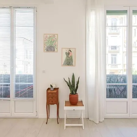 Cosy And Hyper Jean Medecin Nizza